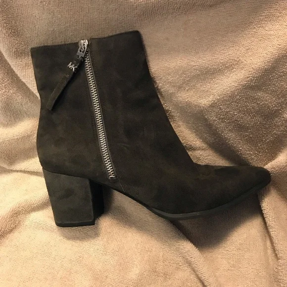 Michael Kors women’s charcoal gray boots - Picture 6 of 7